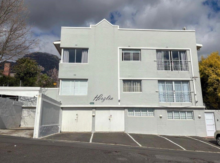 To Let 3 Bedroom Property for Rent in Vredehoek Western Cape